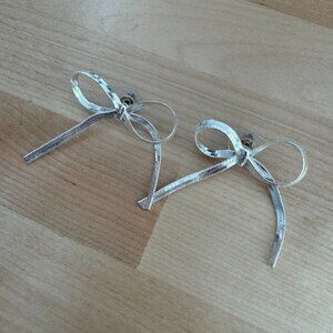 Lisa Says Gah Bows Earrings in Silver